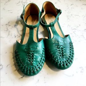 Size 8.5 Seychelles Cayenne Sandals in green